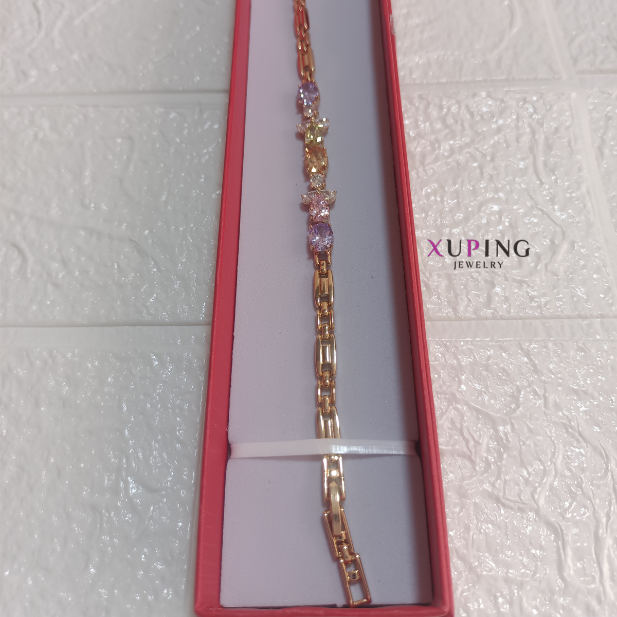 Pandora con piedras colores zircon