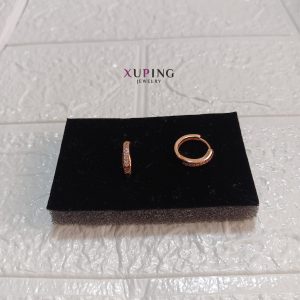 arete con zircones de lado