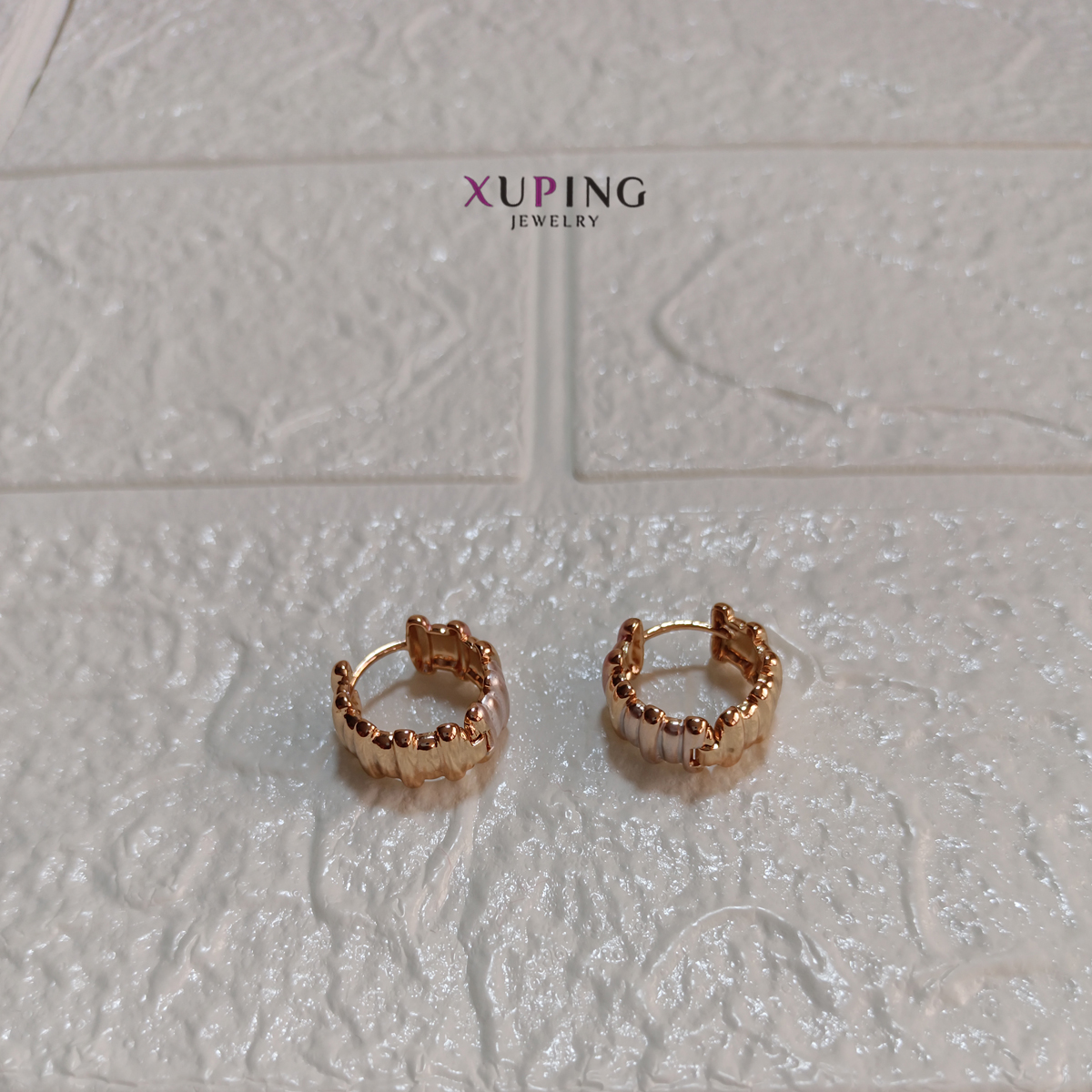 arete esmaltado con lineas