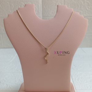 collar con dije serpiente