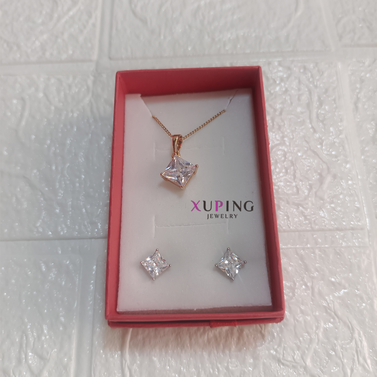 Cadena con aretes zircon transparente