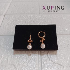 Aretes con perla colgante corbata