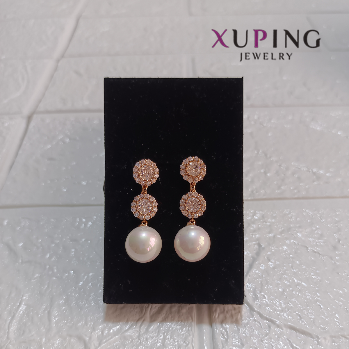 Arete con perla colgante zircones