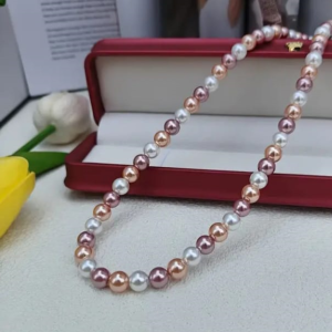 collar emperlado de varios colores