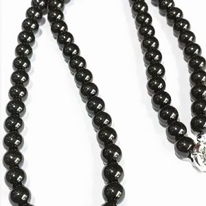 Collar negro perla checa