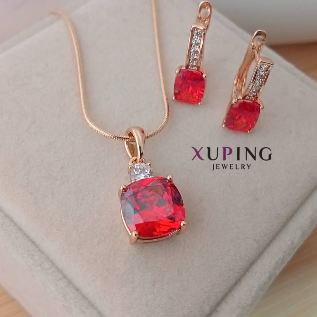 Juego de Collar y Arete Xuping con Cristal Rojo Rubí y Zirconias