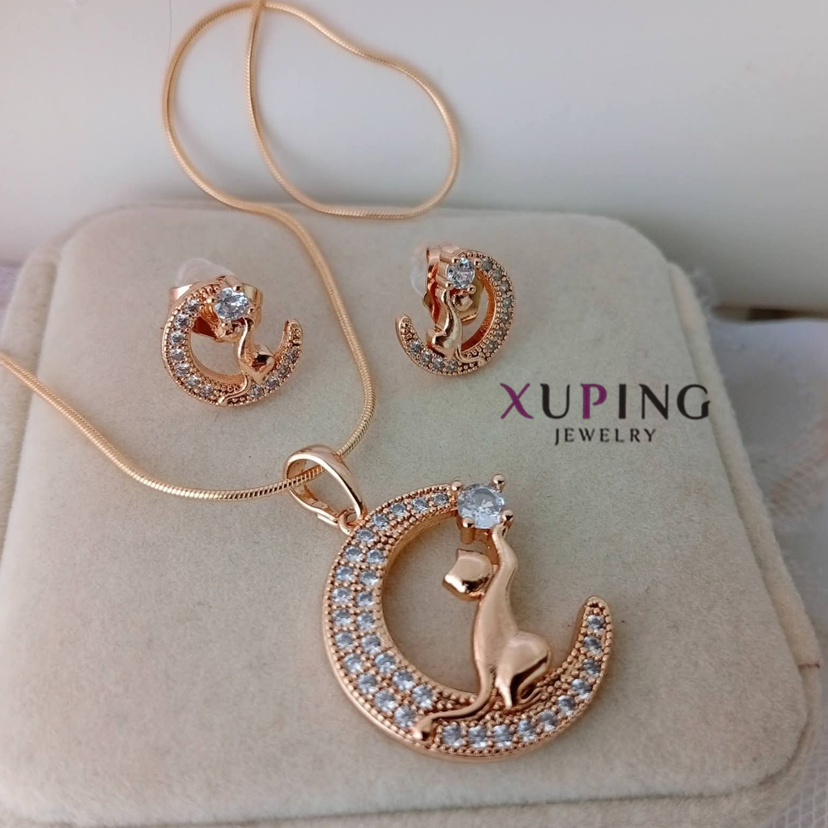 Juego de Collar y Aretes Xuping Gatito en la Luna con Zirconias