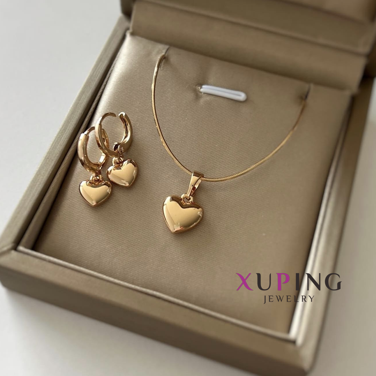 Juego de Collar y Aretes Xuping con Dije Corazón Bombito Pulido